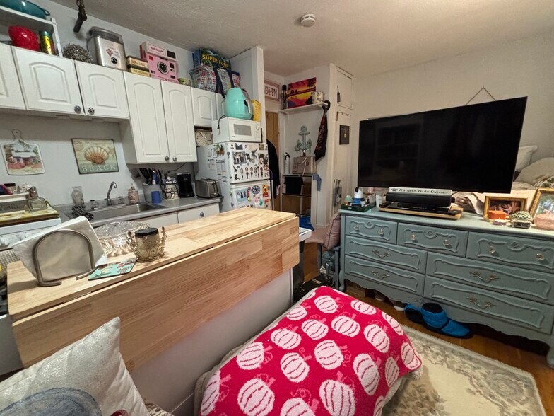 Building Photo - 43 Irving St