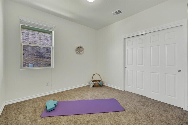 Building Photo - 216 Mary Max Cir