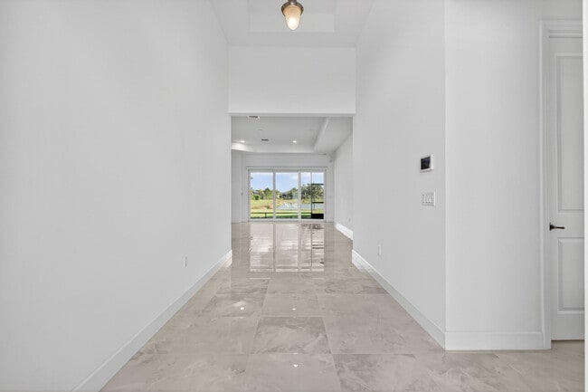 Building Photo - 11965 SW Sandy Bay Cir