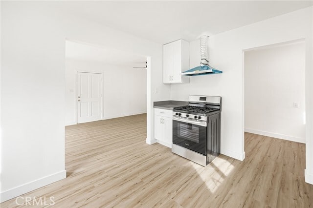 Building Photo - 13812 Oxnard St