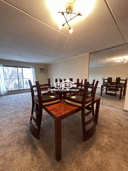 Building Photo - 10401 Cedar Lk Rd S