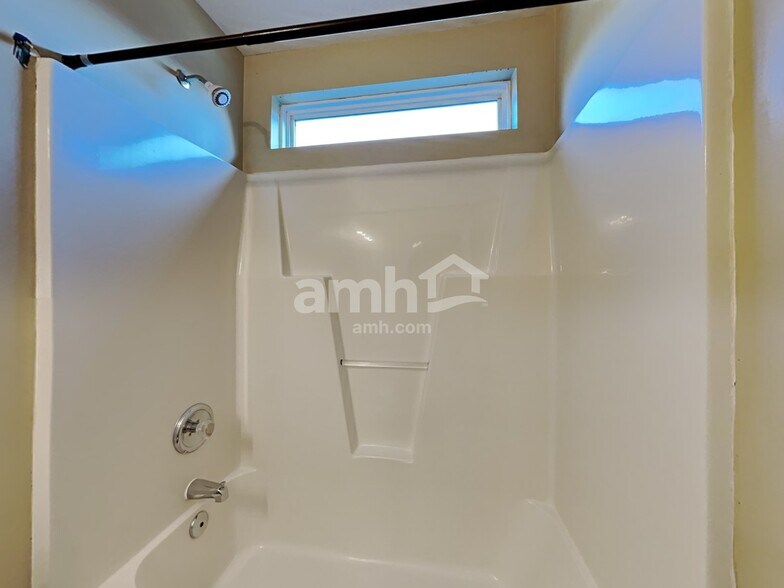 Building Photo - 133 Milroy Ln