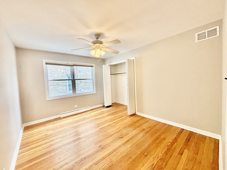3rd bedroom - 2642 W Farragut Ave