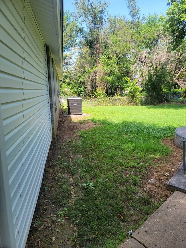 Building Photo - Cozy 3 bed 1.5 bath home for rent in Van B...