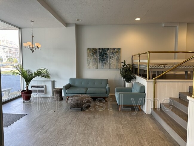 Building Photo - 292 Pequot Ave