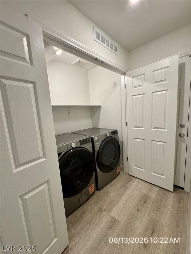 Building Photo - 630 Bellus Pl