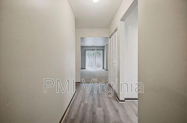 Building Photo - 1474 E Tanners Creek Dr
