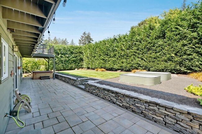 Building Photo - 13745 Cameo Ct