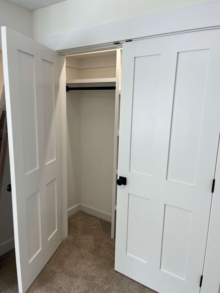 Building Photo - 169 E Main St