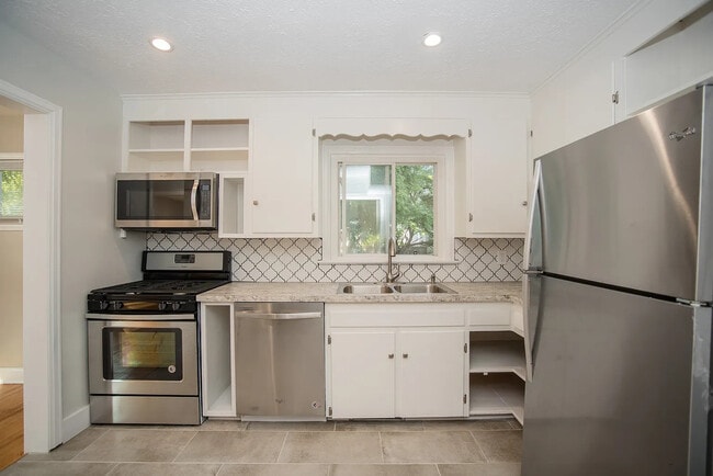 Building Photo - 350 Humboldt St