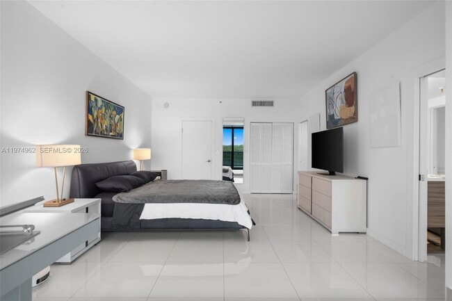 Building Photo - 445 Poinciana Island Dr