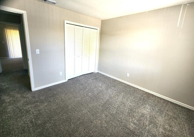 Building Photo - 103 Booth Ln
