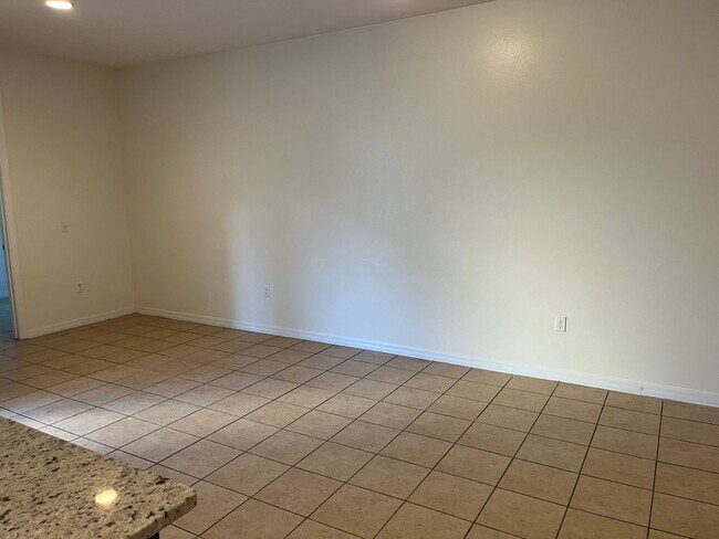 Building Photo - 3/2.5 Townhouse in Downtown Kissimmee