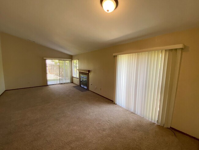Building Photo - 1348 E Ferguson Ct