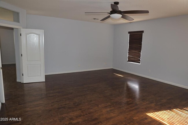 Building Photo - 562 N Danielson Way