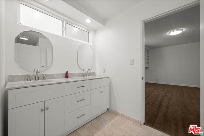 Building Photo - 8704 Gregory Wy