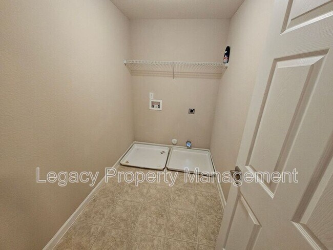 Building Photo - 312 Walnut Crossing Dr