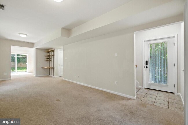 Building Photo - 3241 Henson Ave