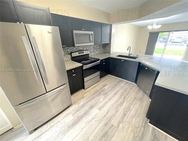 Building Photo - 8135 Southgate Blvd