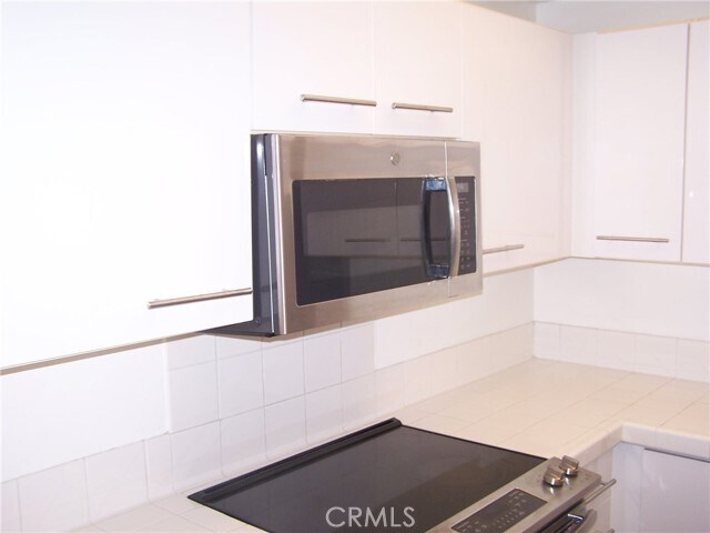 Building Photo - 525 E Seaside Way