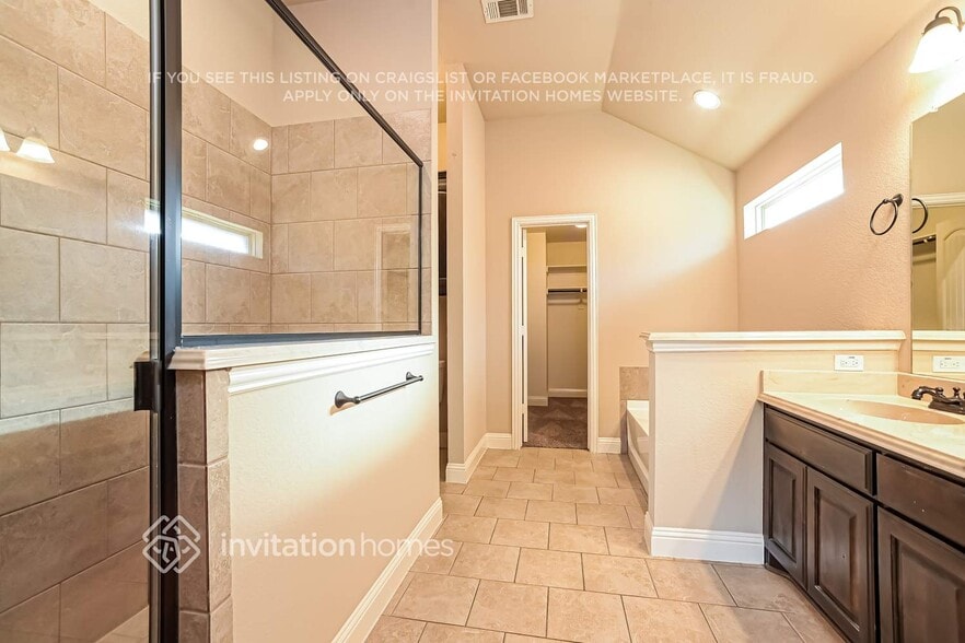 Building Photo - 215 Range Rd