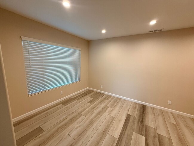 Building Photo - Newly remodeled three bedroom house in Wilmington ready to rent!