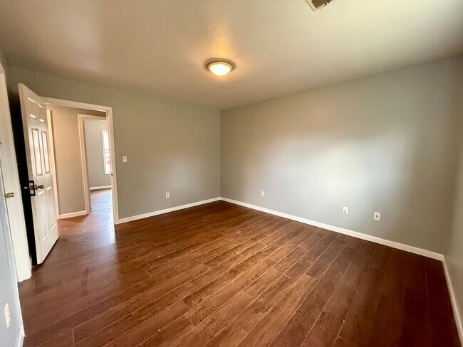 Building Photo - 205 N 18th Ave