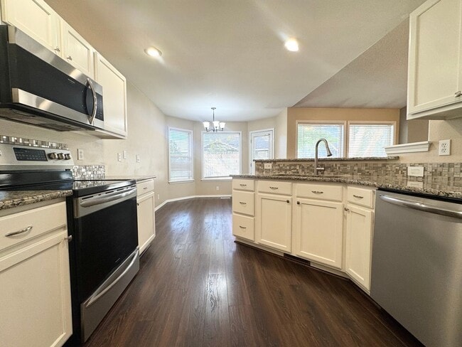 Building Photo - Modern and Updated 3bd/2b Home for Rent in...