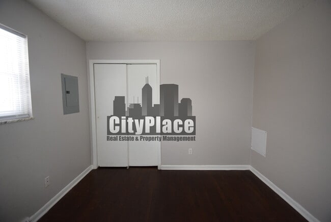 Building Photo - 2410 N Lesley Ave