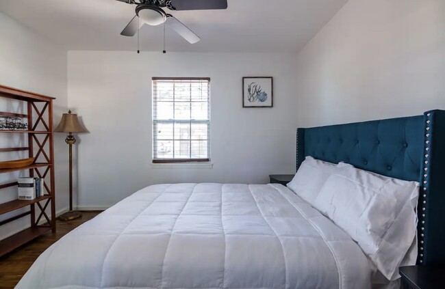 Bedroom - 9305 Emnora Ln