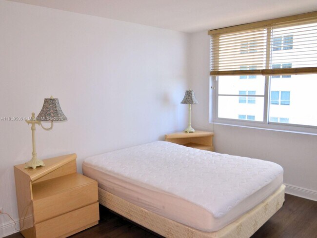Building Photo - 5005 Collins Ave