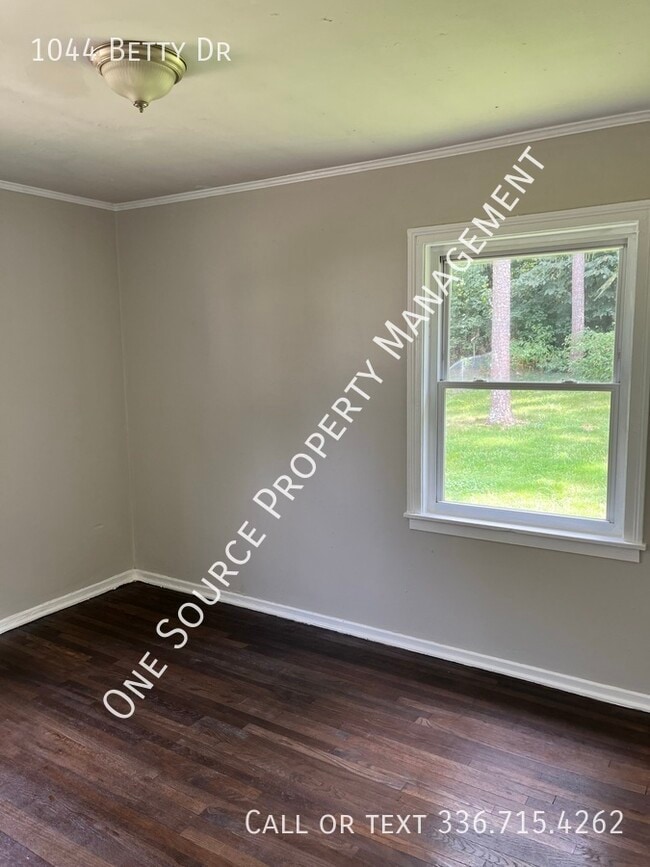 Building Photo - 1044 Betty Dr