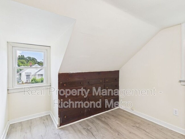 Building Photo - 3905 Larchmont Ln