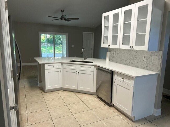 Building Photo - 912 Park Valley Cir