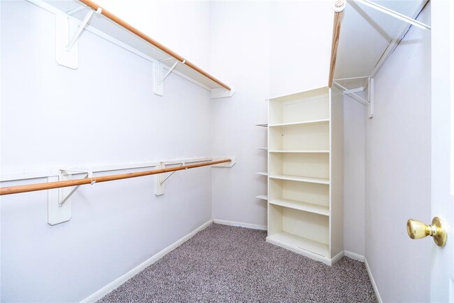 Building Photo - 3915 Lauderwood Ln