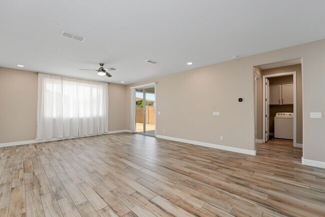 Building Photo - Luxury Kitchen + 3 Bed & Den/Office in Azure Canyon | Quartz, Gas Cooktop & More