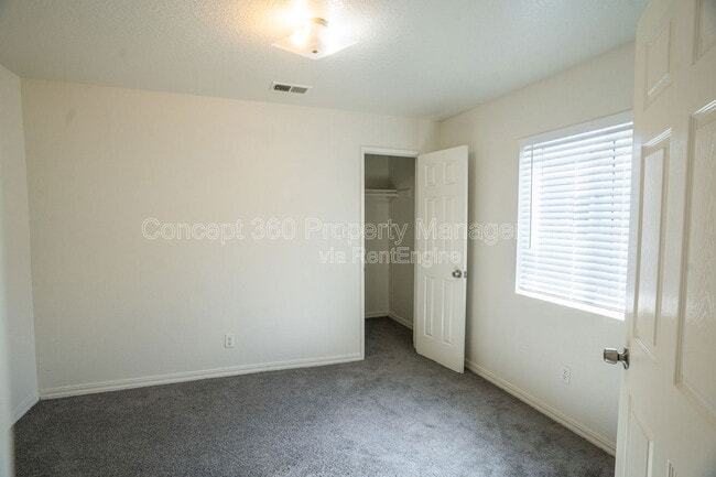 Building Photo - 1016 Lime Ave