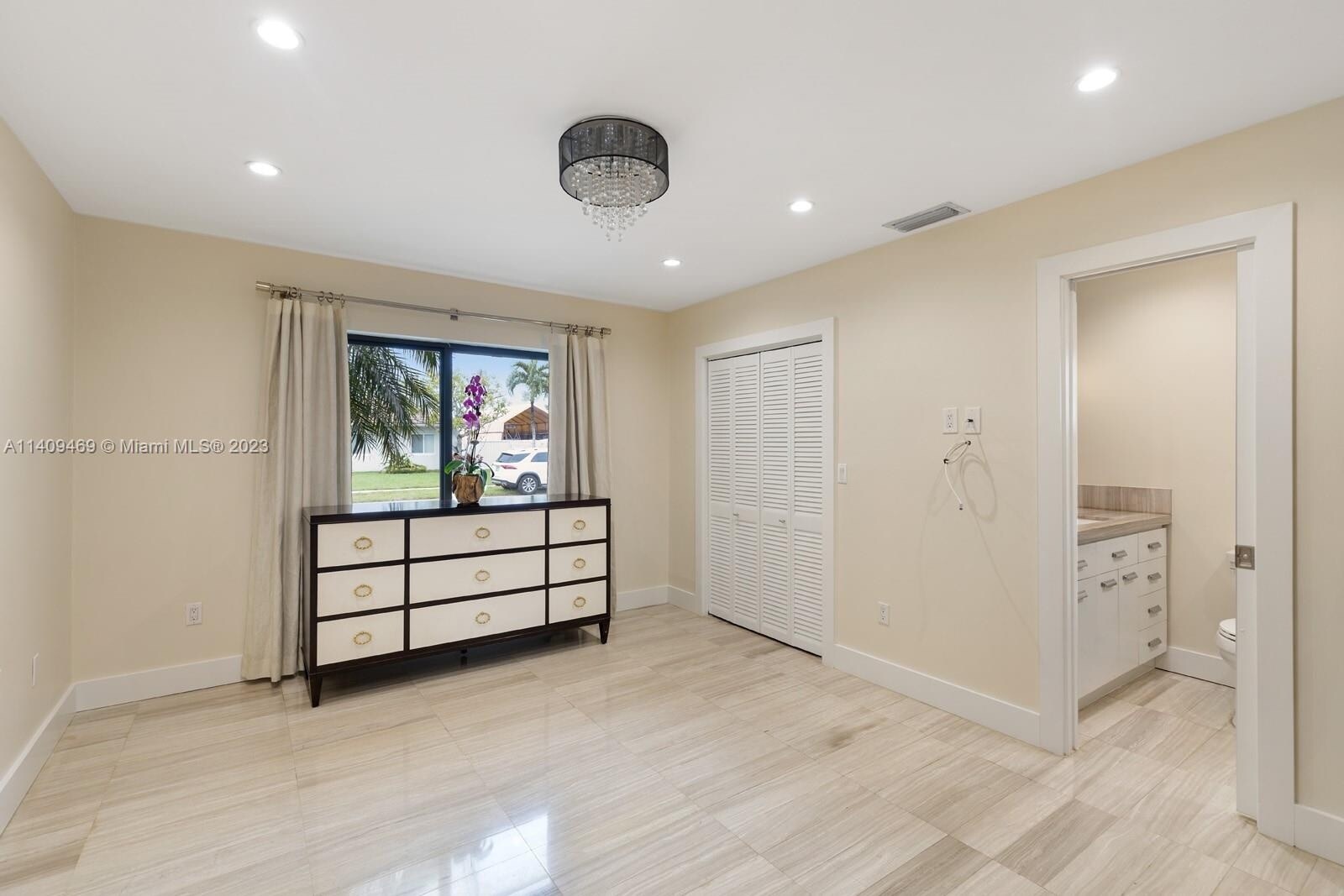 Building Photo - 7740 SW 21st St