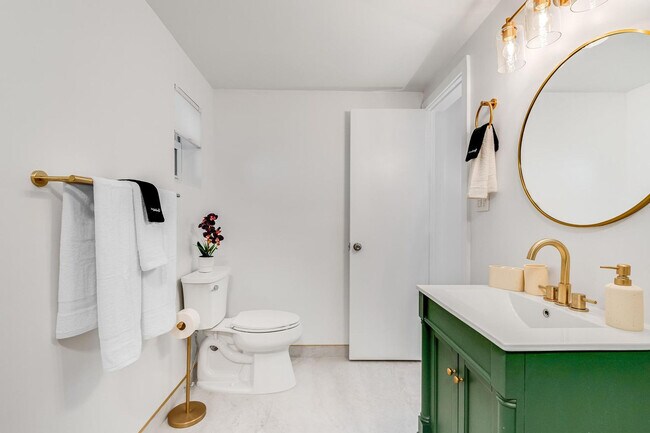 Building Photo - 1336 NE 14th Ave