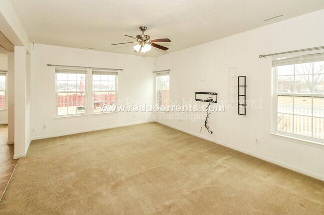 Building Photo - 10031 Golden Dr