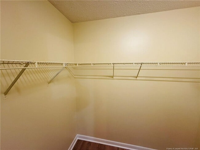 Building Photo - 2040 Glenwick Dr