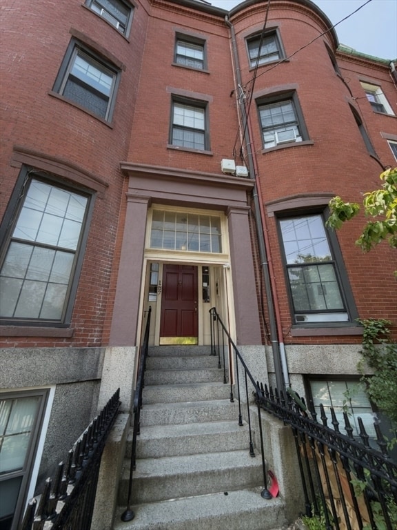 Building Photo - 187 Webster St