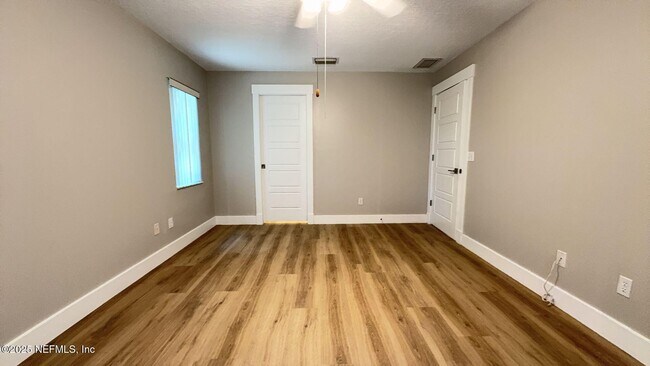 Building Photo - 48 Firethorn Ln