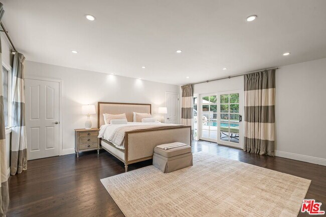 Building Photo - 9023 Alto Cedro Dr