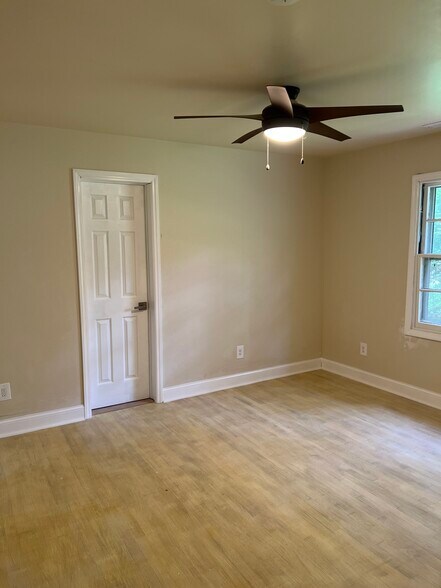 Building Photo - 119 Wilmot Dr