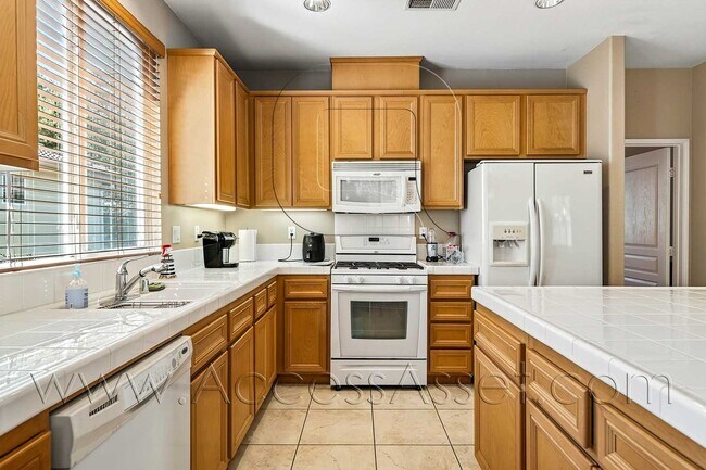 Building Photo - 55+ Age Community – Charming 2 Bed / 2 Bat...