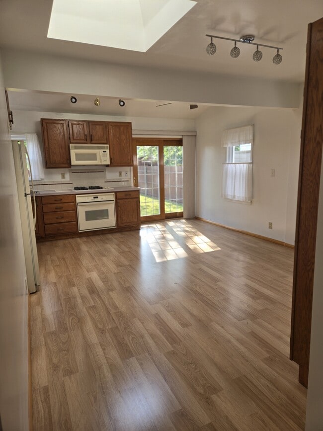 Kitchen - 30 Fairfield Ave