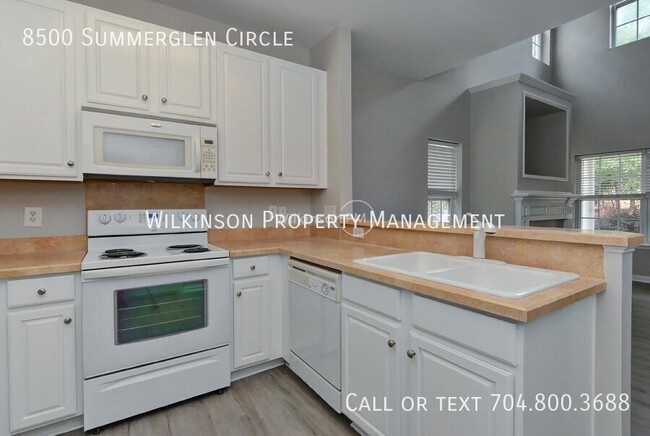 Building Photo - 8500 Summer Glen Cir