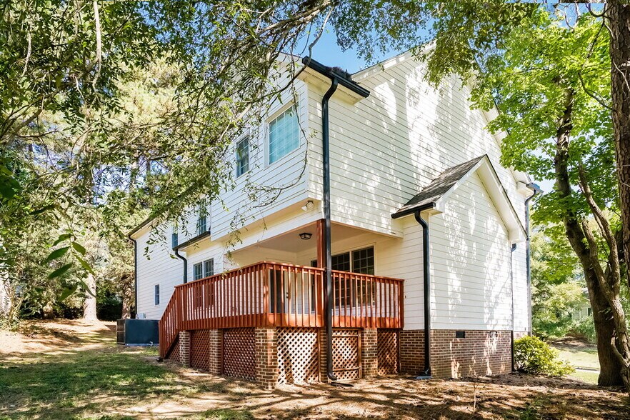 Building Photo - 983 St Catherines Dr