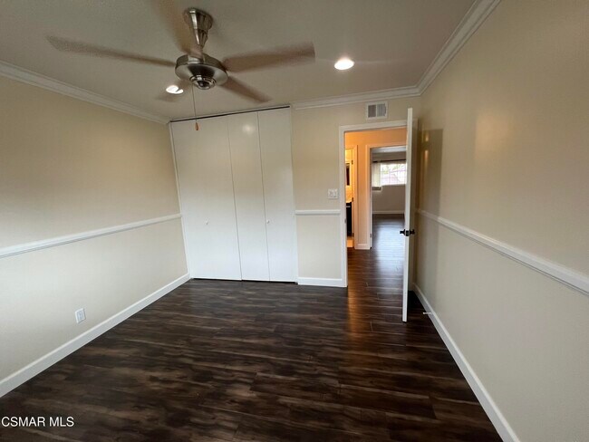 Building Photo - 334 W Avenida De Las Flores